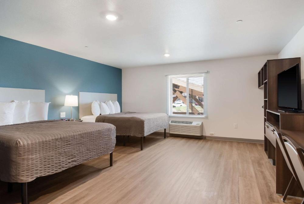 Queen Room with Two Queen Beds - Disability Access/Non-Smoking interior